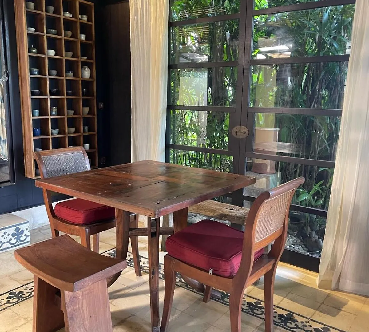 Villa Heliconia, At T House Kaja Ubud Chalet